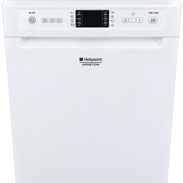 En vit diskmaskin av märket Hotpoint Ariston med en kontrollpanel försedd med knappar, display och kontrollampor på den övre framsidan. Diskmaskinen är stängd.