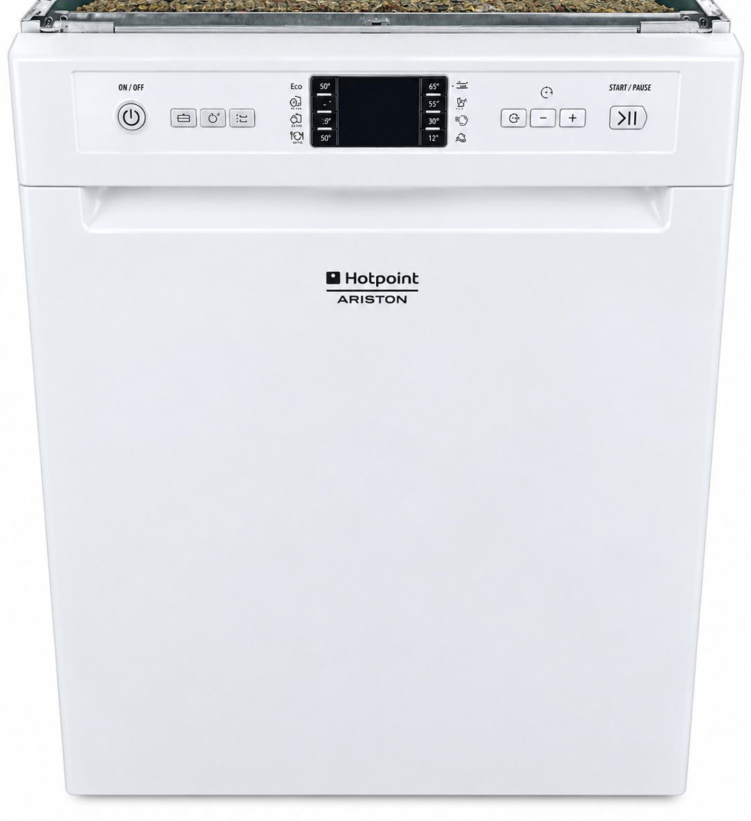a83aa82d-65e2-48ea-a99c-8eb75dd39ec3 En vit diskmaskin av märket Hotpoint Ariston med en kontrollpanel försedd med knappar, display och kontrollampor på den övre framsidan. Diskmaskinen är stängd.