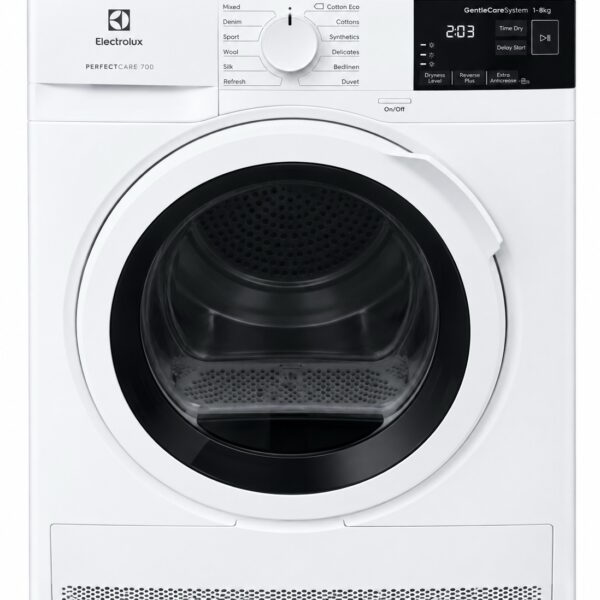 Framifrån sett av en vit tvättmaskin från Electrolux med en rund lucka, en digital display som visar 2:03 och en kontrollpanel med olika knappar och tvättprogram som syns längst upp.