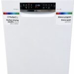 Vit diskmaskin från Bosch Serie 6 med digital kontrollpanel och reklamklistermärken som lyfter fram funktionerna ”PerfectDry” och ”Silence-programmet”.