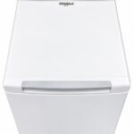 Vit Whirlpool-tvättmaskin med toppmatning, med kontrollpanel och vridreglage på ovansidan.
