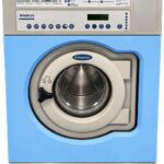 Electrolux W365H LE industriell tvättmaskin med ljusblå front och kontrollpanel i rostfritt stål.