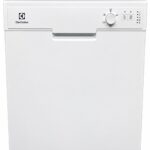 Vit fristående diskmaskin från Electrolux med frontmonterad kontrollpanel.