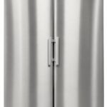 Kylskåp av typen ”side-by-side” från Electrolux i rostfritt stål.