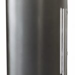 Högt kylskåp från Electrolux i rostfritt stål med en dörr och ett långt vertikalt handtag.