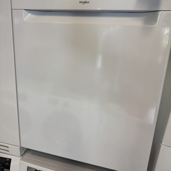 Diskmaskin av märket wirlpool 
Vit färg
Bred 60cm
Energi A++
1800w