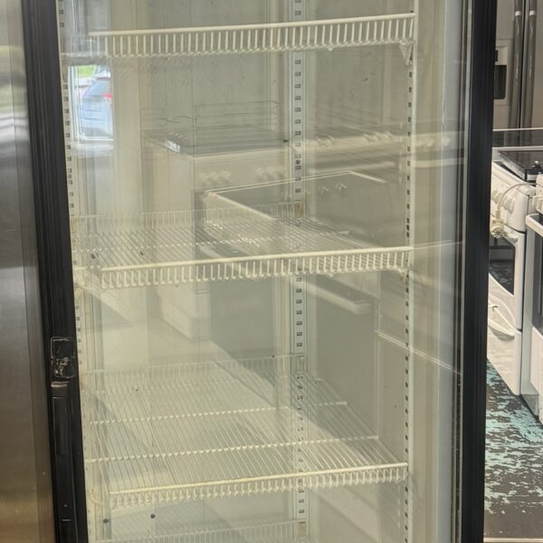 Kyldryck av märket cooler 
Höjd : 205cm
Bred 59cm