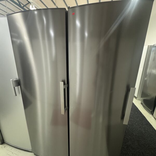 Kyl och frys separat rostfri av märket Ikea Electrolux 
Höjd 185cm
Energi A++
Frostfri