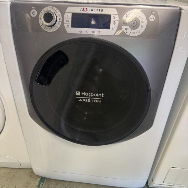 Tvättmaskin kombinerad med torktumlare 11/7 av märket hotpoint Ariston