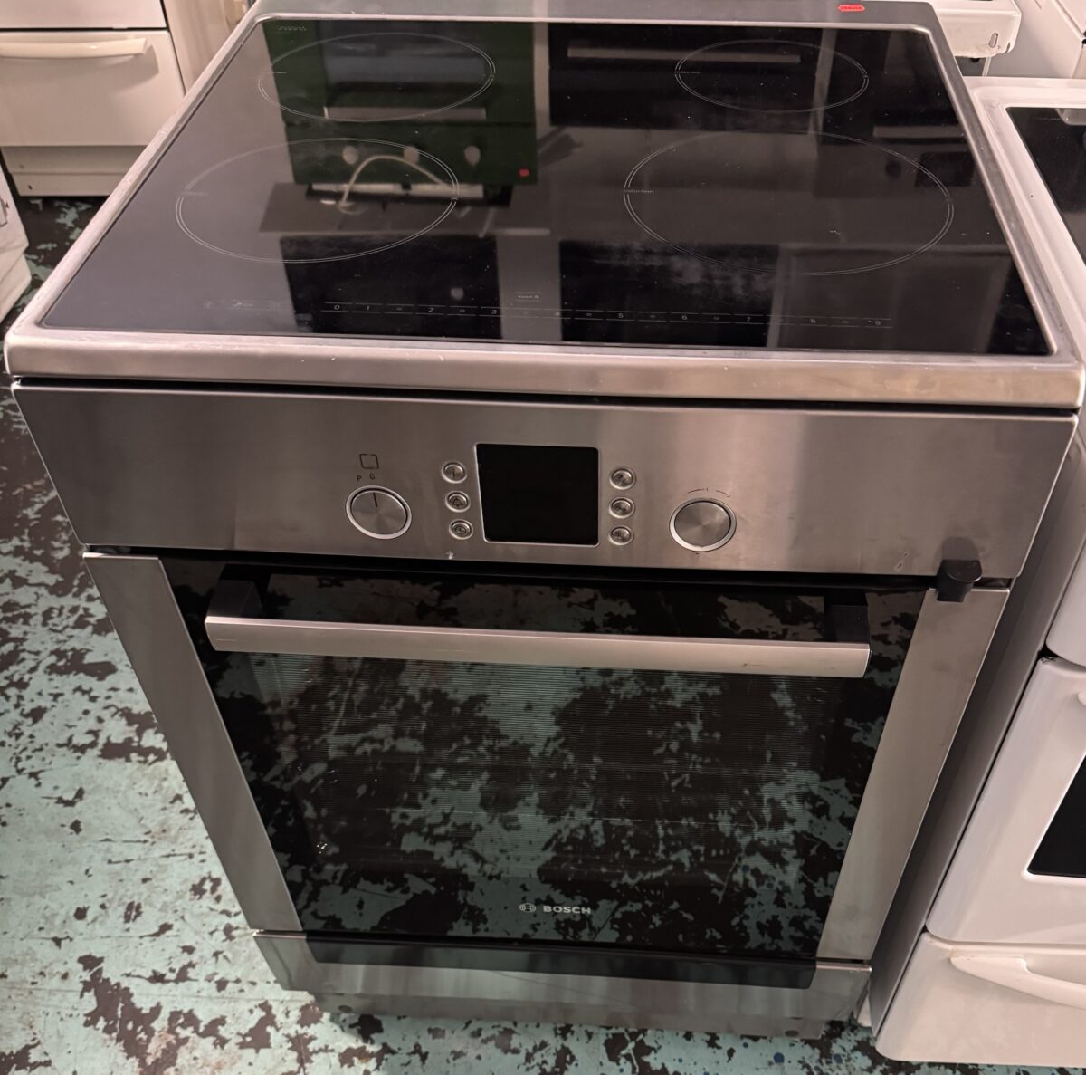 Spis rostfri med induktionshäll 
Av märket Bosch 
Bred 60cm
Varmluftsugn 
230v/400v - Image 1