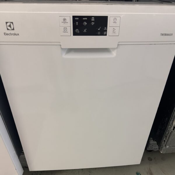 Diskmaskin av märket Electrolux 
TIMEMEMANAGER
BRED 59.5cm
Vit färg