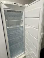 Frysskåp av märket Electrolux /vit färg / höjd 180cm /nofrost - Bild 2