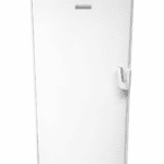 En hög, vit Electrolux frostfri frys (höjd 180 cm) med en dörr står upprätt mot en slät bakgrund, med ett handtag på höger sida och Electrolux-logotypen på den övre delen av dörren.