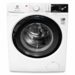 En frontvy av en vit Electrolux PERFECTCARE 600 tvättmaskin med 8 kilo kapacitet, utrustad med runt dörrfönster, kontrollpanel, digital display och tydligt märkta tvättalternativ ovanpå.